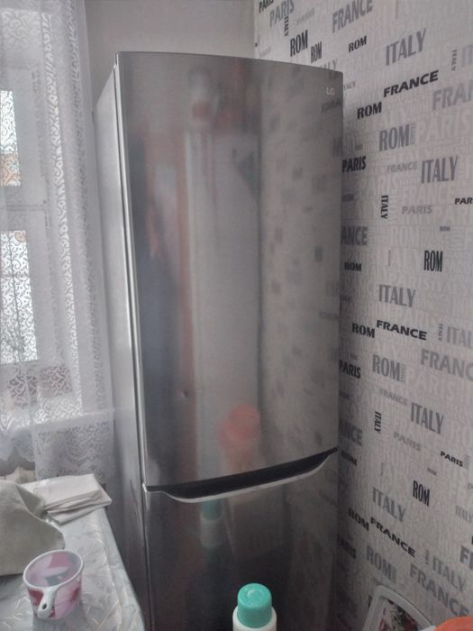 Продам холодильник