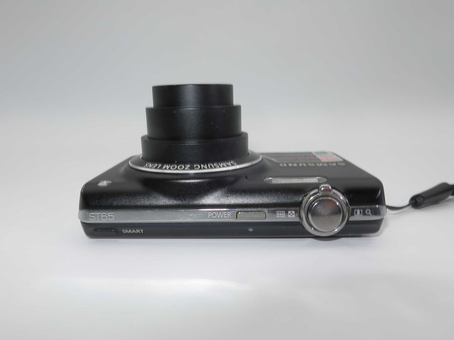 Samsung ST65 ултра компактен цифров фотоапарат, черна дигитална камера, в отлично състояние, пълен комплект, работи супер.