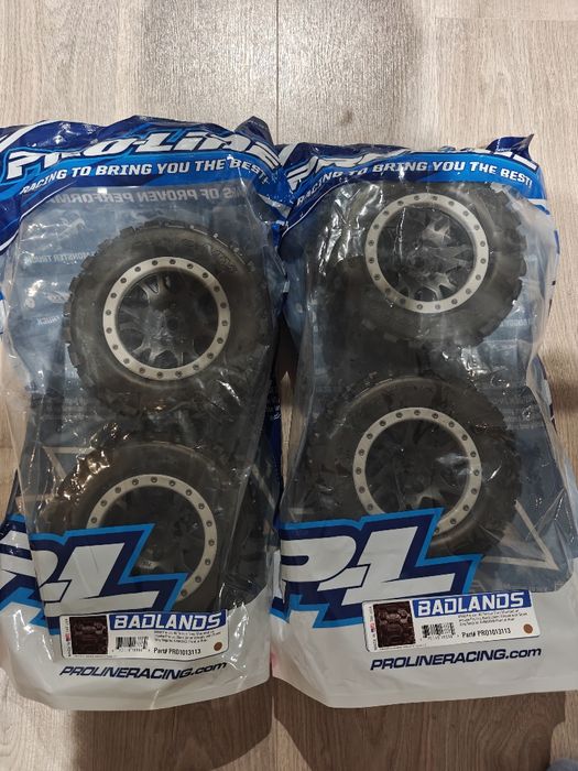Proline Badlands MX43 Bead-lock X-maxx
