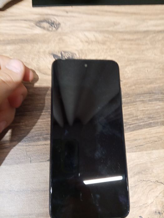 Телефон хороший с каробкой