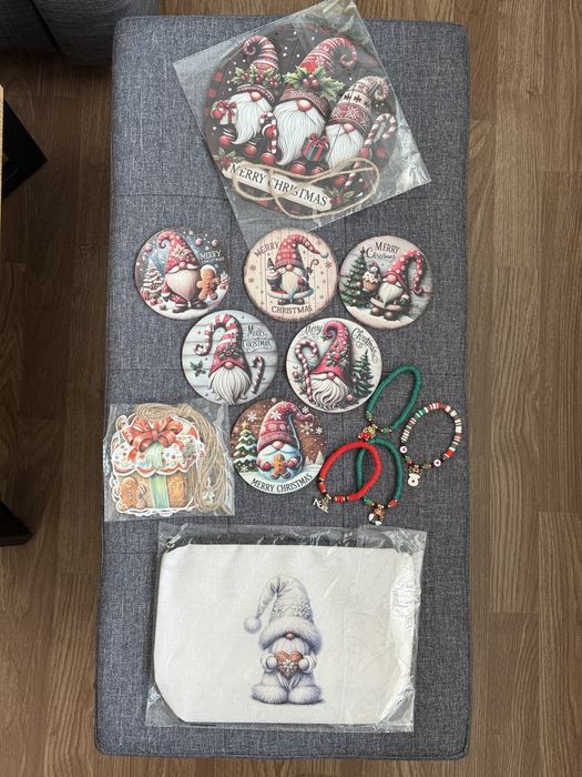 Коледни гривни, коледен несесер и коледни декорации