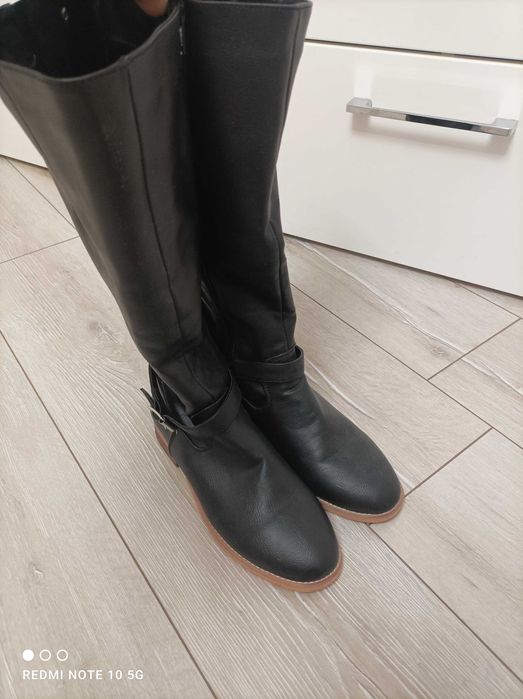 Чисто нови дамски ботуши