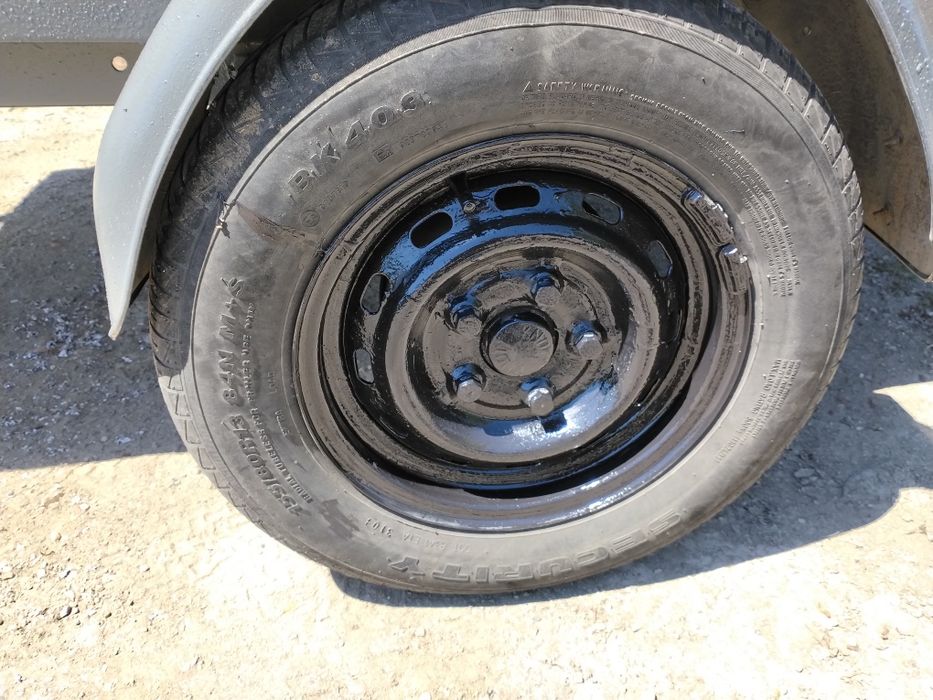 Vând Remorcuta  cu frână 1000kg Se conduce cu cât. B