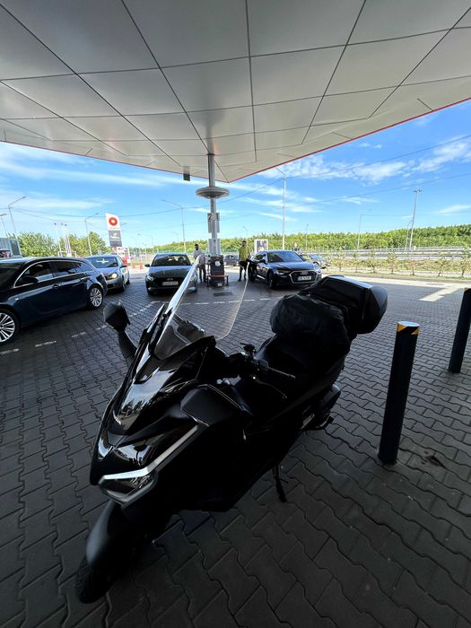 Honda Forza 125 (2026) – Doar 2.200 km – Ca Nouă – Garanție – Smart Top Box