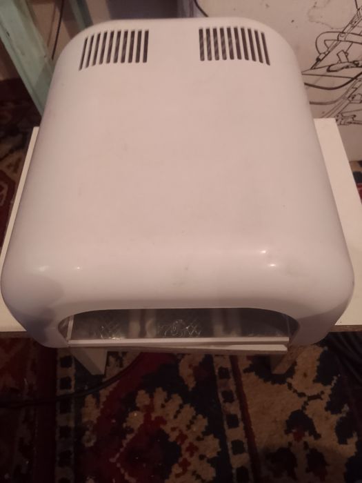 Ультрафиолетовый фонарь.