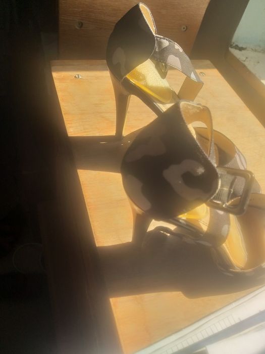 Sandale elegante cu toc înalt