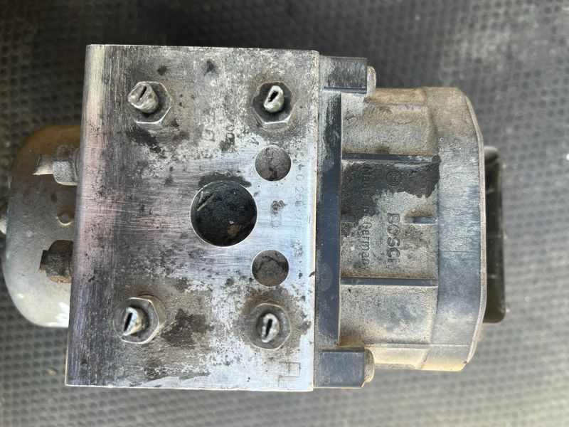 ABS модул Toyota Avensis 2.0D4D T25