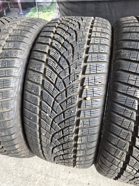 235/45/18 Goodyear 4бр