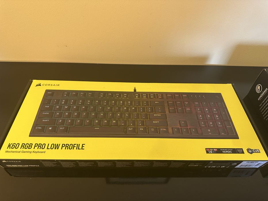 Corsair k60 Клавиатура Нова ! Подарък мишка !