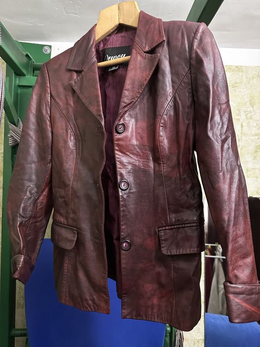 Продаются куртки б/у,2-кожаные.7-обычные.За все 200тысяч.