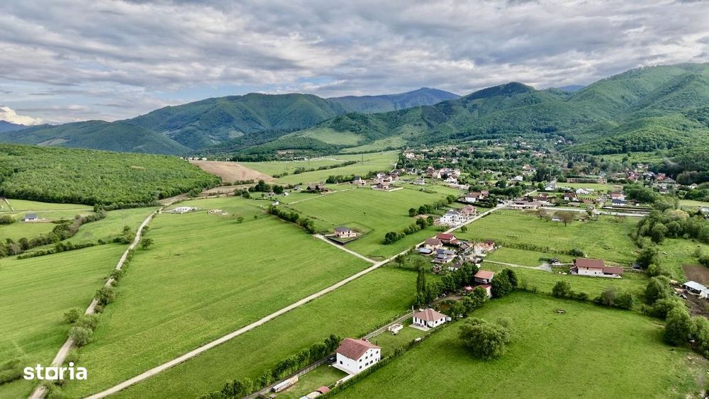Teren intravilan 1000 mp Tocile, panoramă superbă spre munți