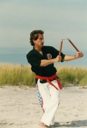 Nunceag / nunchucku, lemn, 31 cm, bej