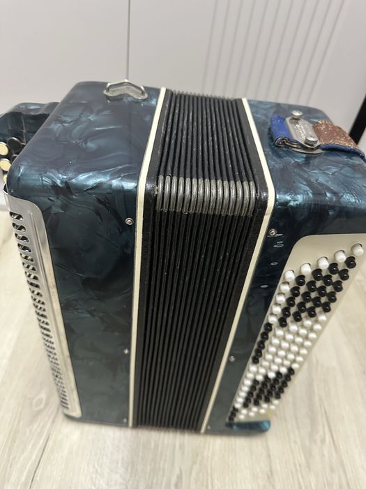 Продам баян без чехла и ремнев