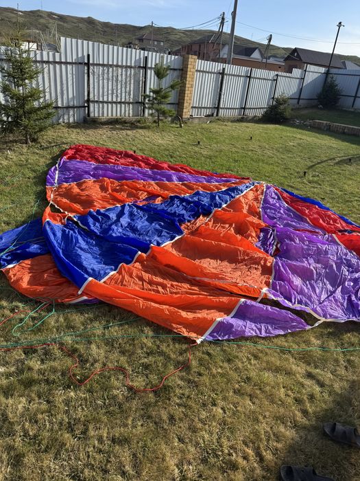 Продам парашют  в отличном состоянии.