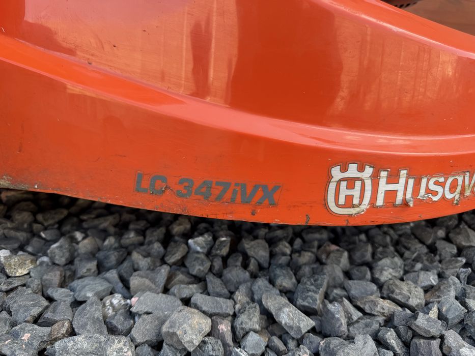 Husqvarna masina de tuns iarba pe acumulatori