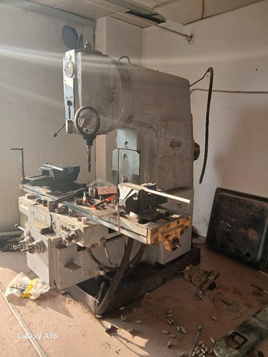 Продаётся Фрезерний станок 6Р13