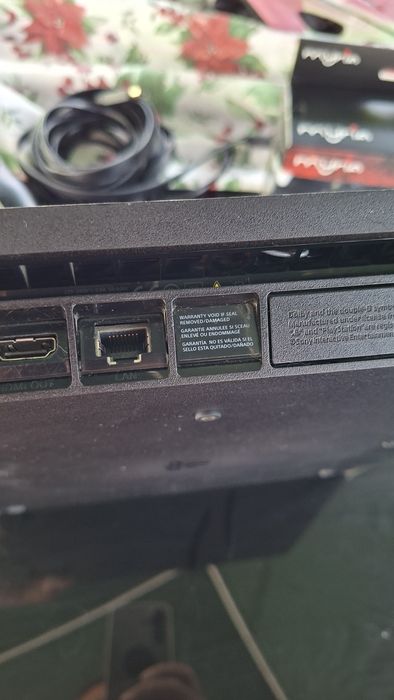Vind ps4 500gb stare buna cu 2 controler si toate jocurile