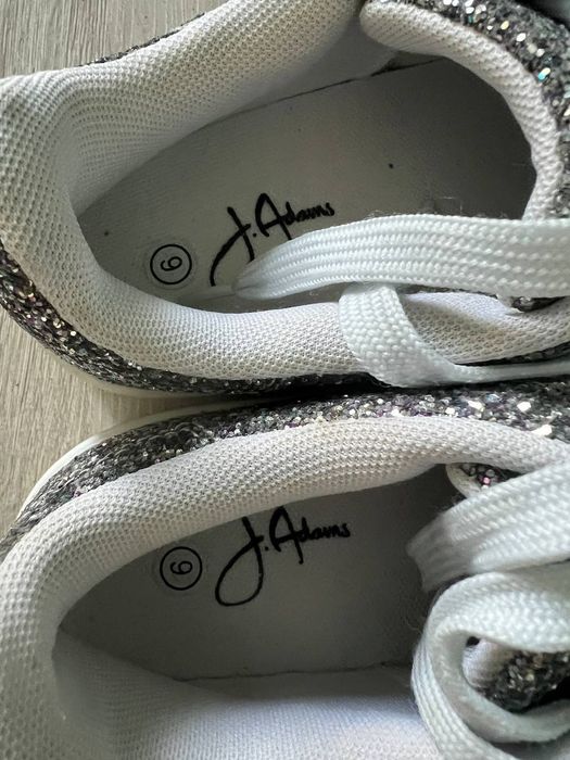 Продается новые постельное белье в комплекте.