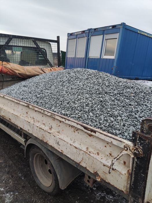 Transport nisip sorturi piatră spartă moloz