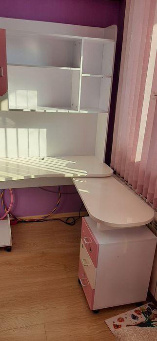 Детско бюро с надстройка