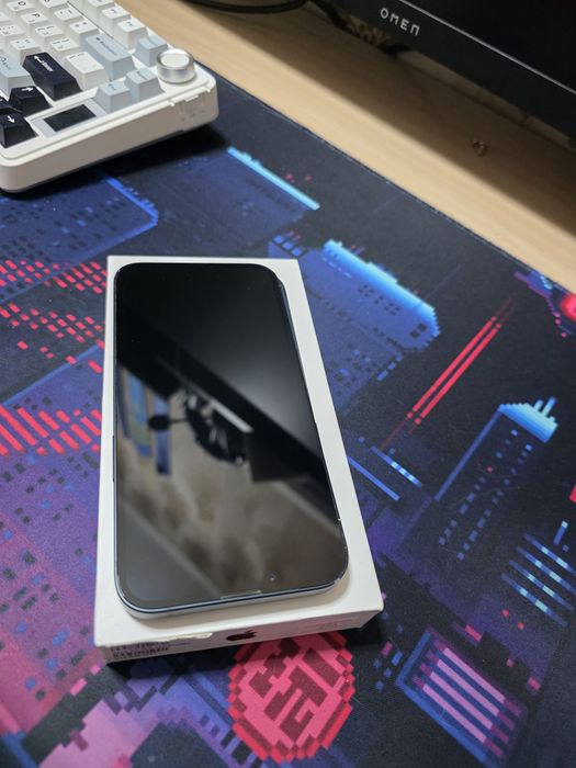 Iphone 13 256gb в отличном состоянии