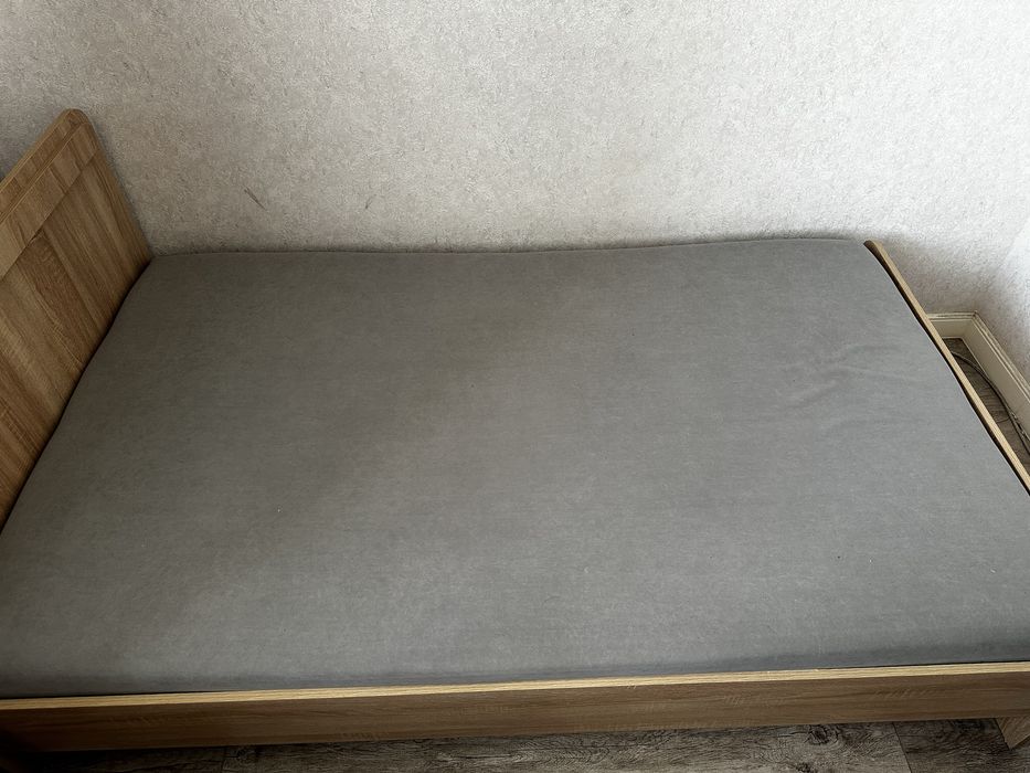 Продам кровать полуторка 120*200