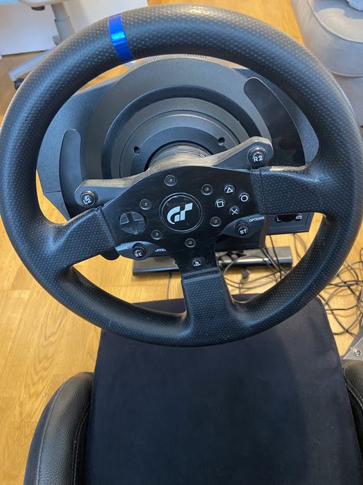 Стойка Gran Turismo, волан Trustmaster Т300 и педали