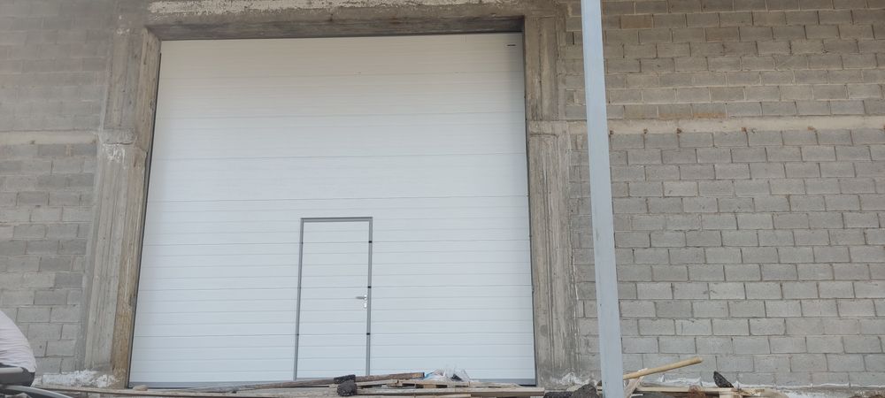 Секционные ворота