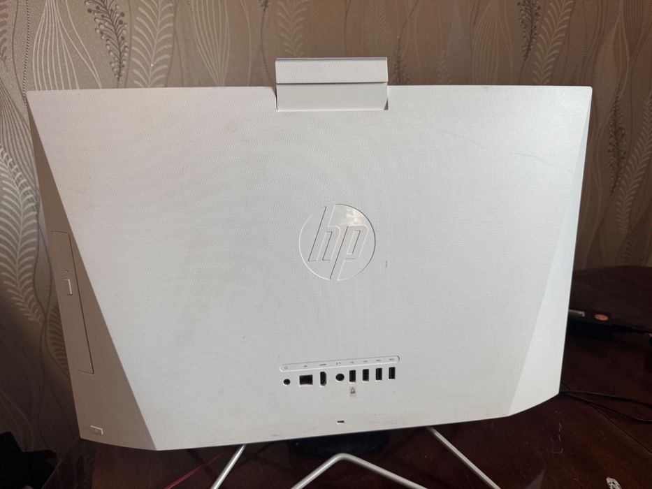 HP All-in-One 24 компютър с монитор