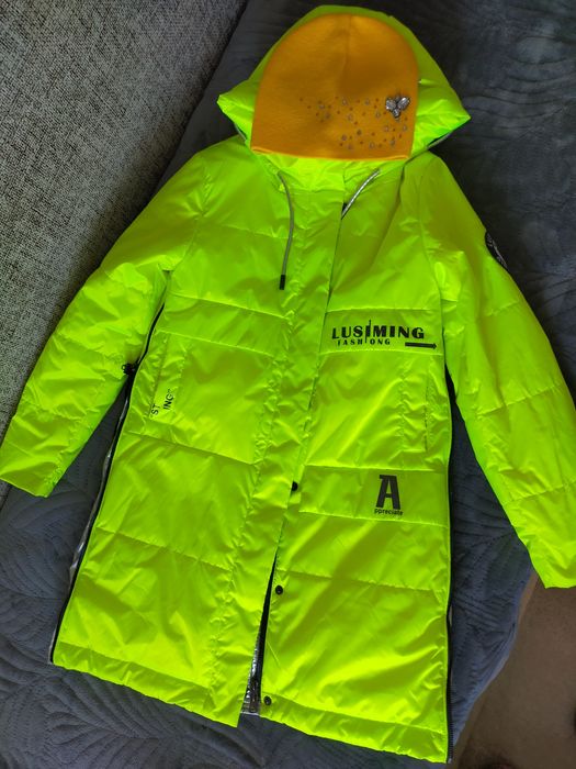 Продам куртку весна на девочку