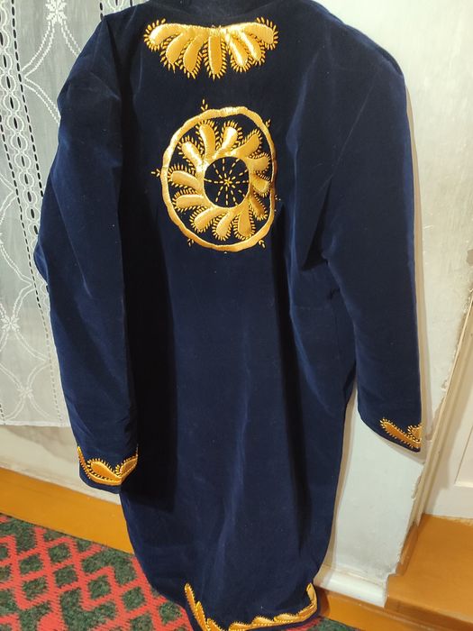 Продается золото швейный чапан