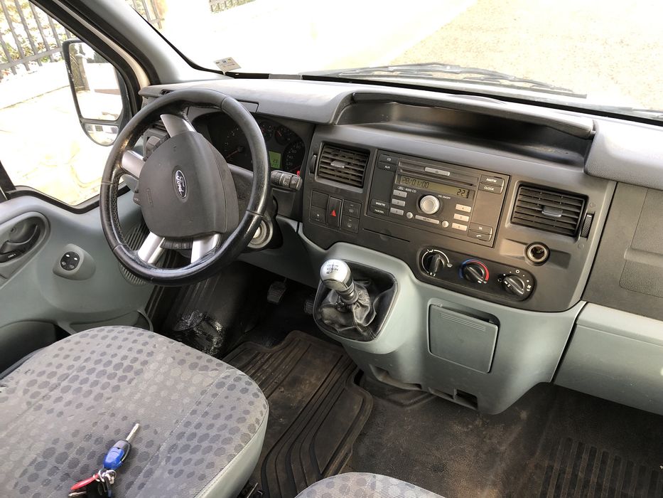 Vand  Ford tranzit  anul 2012 cu rampă functionala cu trlecomanda
