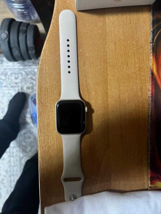 Продается Apple watch SE