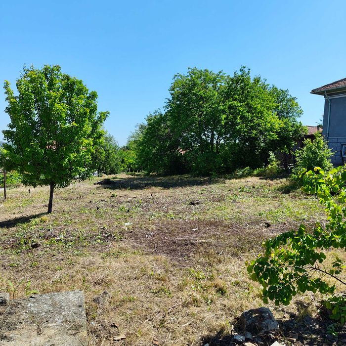 КЪЩА 122 КВ./м. С ДВОР 1200 КВ./м.