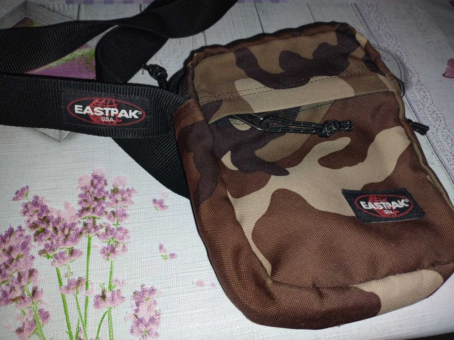 Мъжка чанта EASTPAK, LEVIS