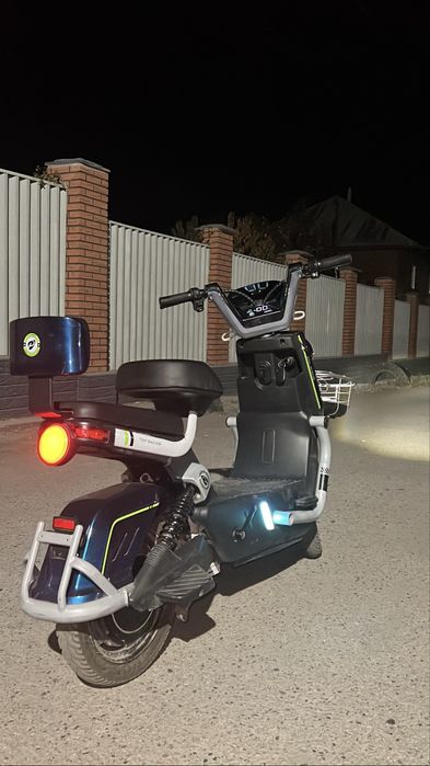 Продам электроскутер танк