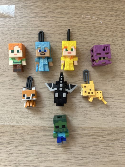 Фигурки майнкрафт.