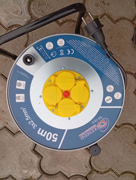 Vând prelungitor rolă metal cablu curent