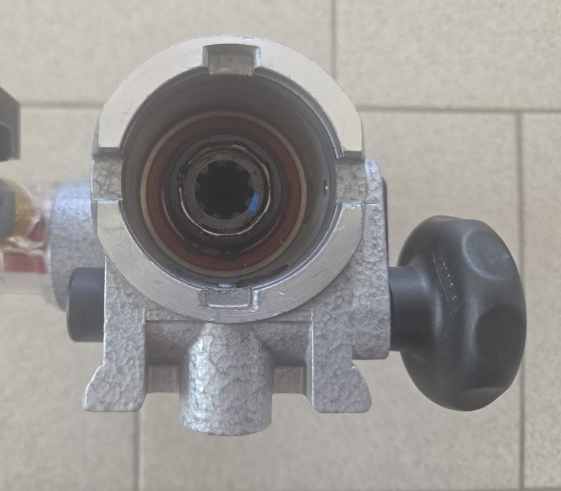 Mandrina Carota Bosch Avem si Masina Karotat Bormasina Carota  Bosch GDB 1600 DE  NOUA  PRODUS  PROFESIONAL. Vindem si 3 Carote Noi de 67, 82, 87