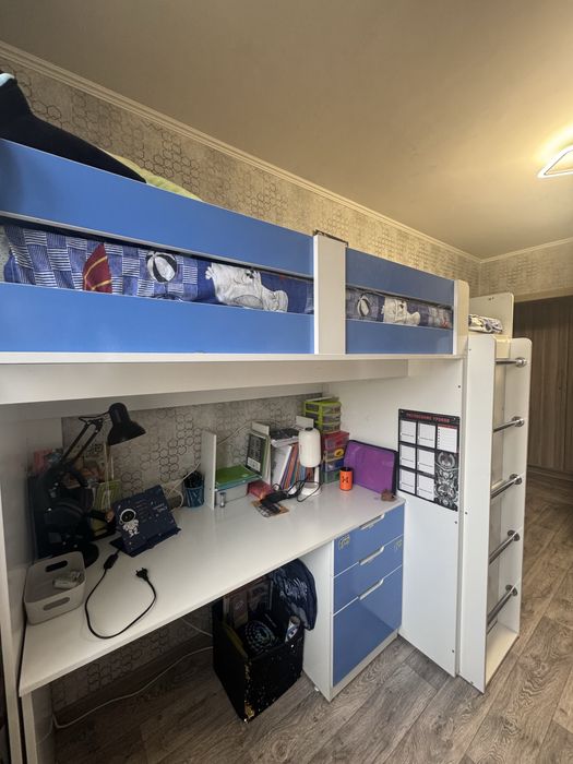 Кровать чердак, матрас, стол с ящиками