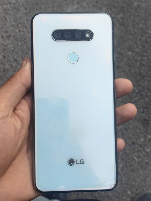 Telefon LG LG telefon qotmidi yaxshi ishlidi ekranda chatnagan dakumen