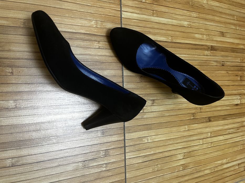 Pantofi din piele intoarsa