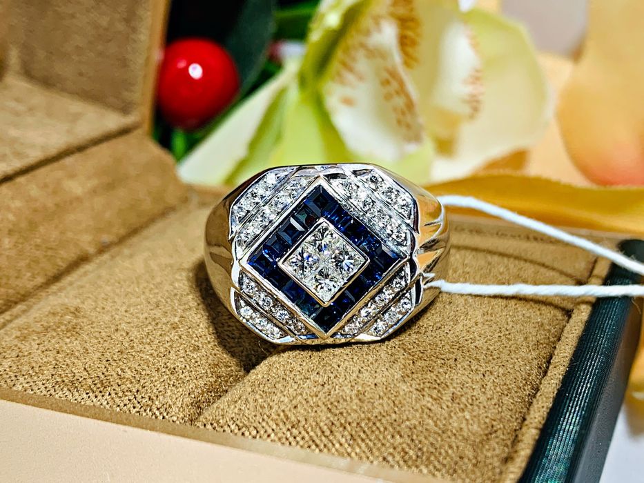 Брутальный заводской золотой перстень с бриллиантами и Сапфирами