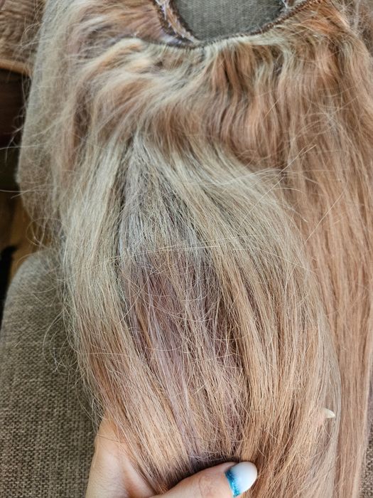 Естествена коса с бежов оттенък