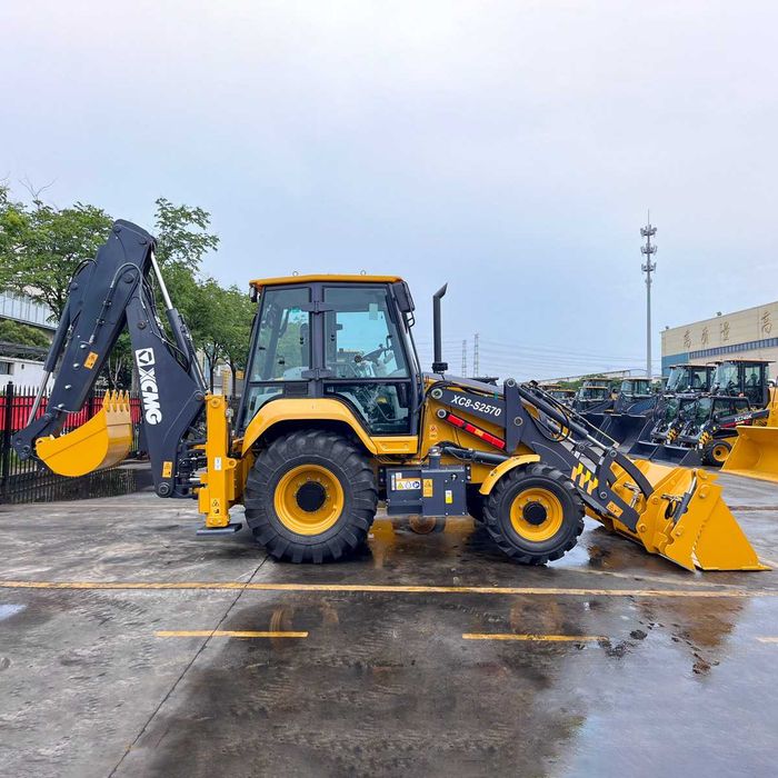 Экскаватор-погрузчик XCMG XC8-2570 (ковш: перед. 1,0м³ / зад. 0,25м³)