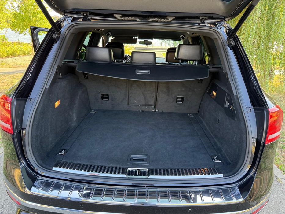 === Vând Volkswagen Touareg R-Line ===