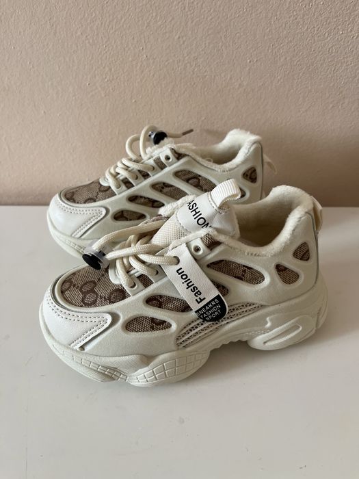 Детские кроссовки со скидкой