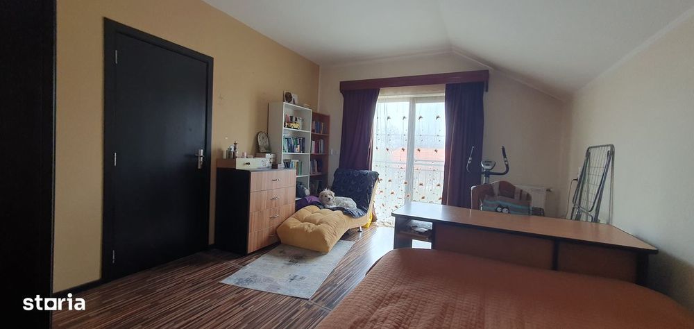 Proprietar vând casă individuală pe colț în zonă liniştită