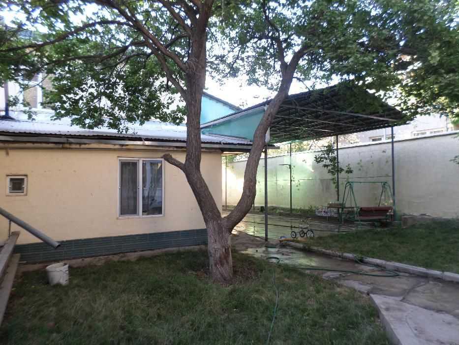 Продам 2 дома на одном участке в отличном районе