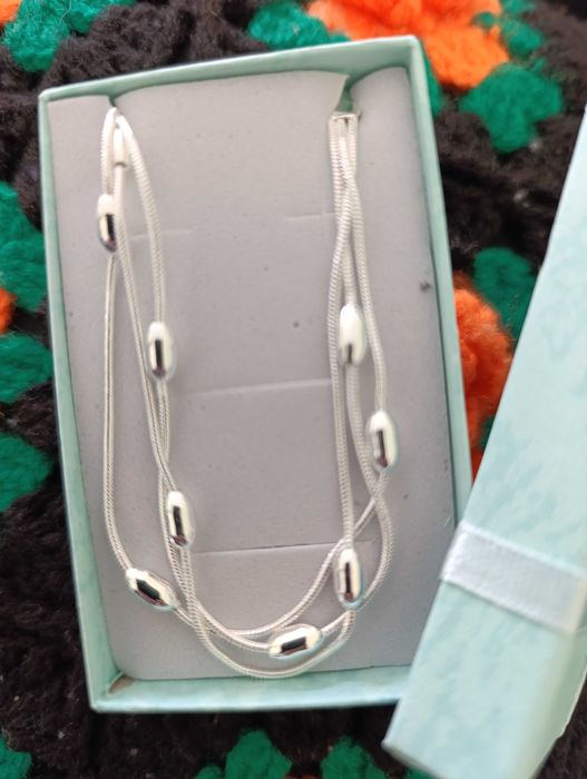 Нова, сребърна гривна с оризчета. Подаръчна кутия.